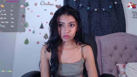 Snapshot of ellajonz chatting on December 10, 5:39 am Ella Amoneth online show from December 10, 5:39 am