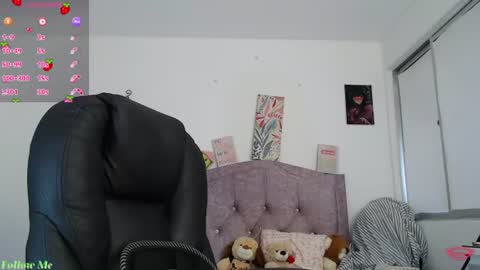 Snapshot of ellajonz chatting on June 13, 10:18 pm Ella Amoneth online show from June 13, 10:18 pm