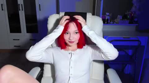 ellales online show from December 5, 8:23 am