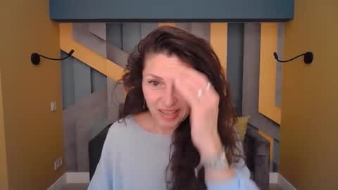 EllaLongs online show from April 25, 11:24 am