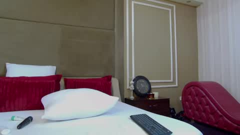 ellalux online show from May 14, 4:52 am