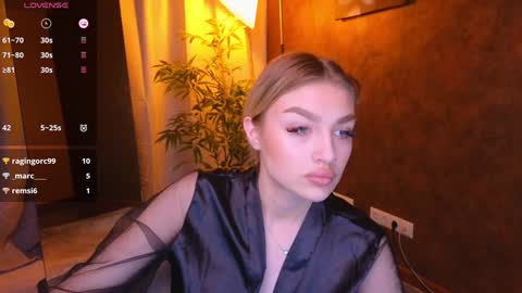Snapshot of ellamilla chatting on January 9, 8:45 am ellamilla online show from January 9, 8:45 am
