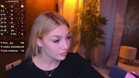 Snapshot of ellamilla chatting on January 20, 8:41 am ellamilla online show from January 20, 8:41 am