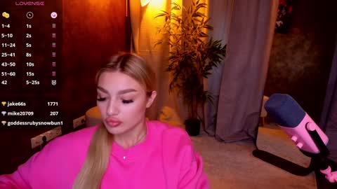 Snapshot of ellamilla chatting on January 23, 8:57 am ellamilla online show from January 23, 8:57 am