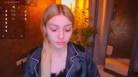 Snapshot of ellamilla chatting on January 27, 5:47 am ellamilla online show from January 27, 5:47 am