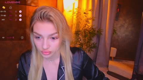 Snapshot of ellamilla chatting on January 27, 8:51 am ellamilla online show from January 27, 8:51 am