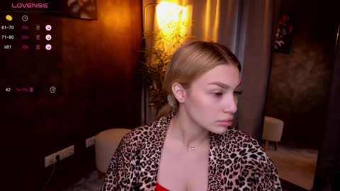 Snapshot of ellamilla chatting on January 28, 8:36 am ellamilla online show from January 28, 8:36 am