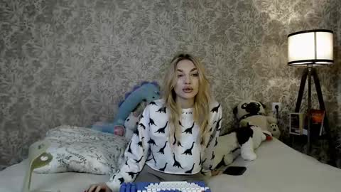 Snapshot of ellamilla chatting on September 15, 2:17 pm ellamilla online show from September 15, 2:17 pm