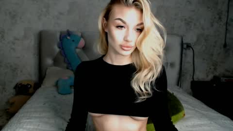 ellamilla online show from April 16, 1:56 pm