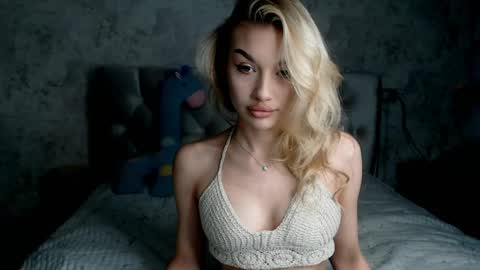 ellamilla online show from April 27, 2:15 pm