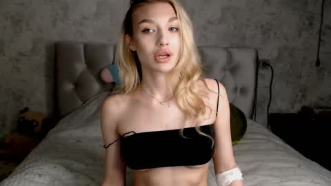 ellamilla online show from May 10, 5:18 pm