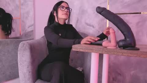 Snapshot of ellaochoa chatting on February 21, 10:38 am ella online show from February 21, 10:38 am