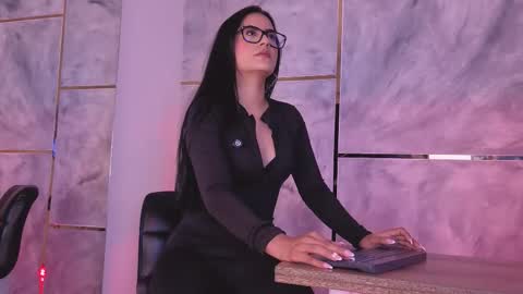 Snapshot of ellaochoa chatting on March 23, 11:25 am ella online show from March 23, 11:25 am