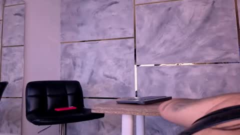 Snapshot of ellaochoa chatting on April 2, 11:19 am ella online show from April 2, 11:19 am