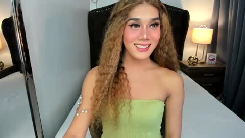 Snapshot of ellats_18 chatting on December 2, 3:14 pm Sophia online show from December 2, 3:14 pm