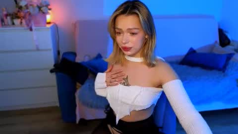 Ella online show from November 22, 5:17 am