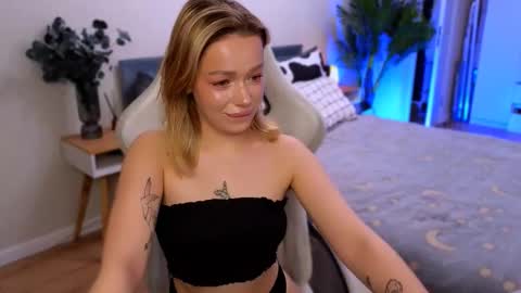 Ella online show from December 15, 7:23 am