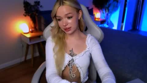 Ella online show from April 27, 5:49 am
