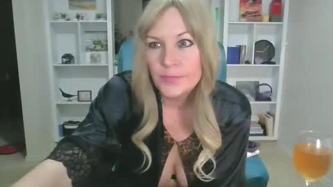 Elle online show from April 12, 2:05 am