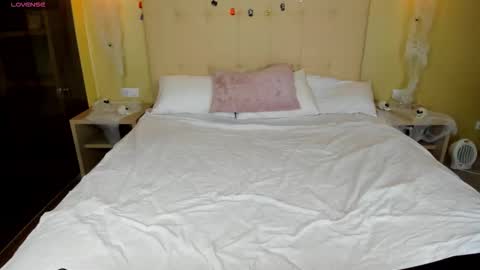 elle_ellise online show from October 29, 10:06 am