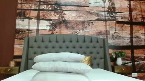 Snapshot of elle_luv chatting on February 9, 5:40 am Elle online show from February 9, 5:40 am