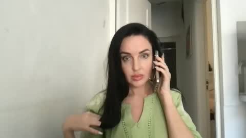 Snapshot of elle_melle chatting on January 12, 3:57 pm elle_melle online show from January 12, 3:57 pm