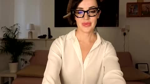 Snapshot of elle_melle chatting on September 10, 4:51 pm elle_melle online show from September 10, 4:51 pm