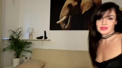Snapshot of elle_melle chatting on September 12, 7:03 pm elle_melle online show from September 12, 7:03 pm