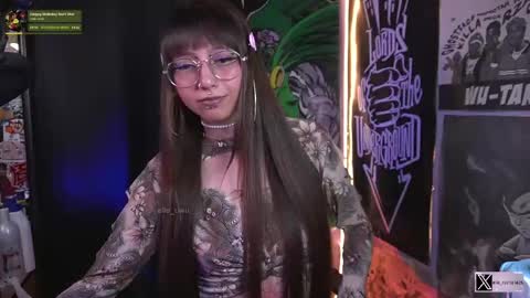 Snapshot of elle_uwu chatting on October 13, 5:46 pm follow me on instagram . online show from October 13, 5:46 pm