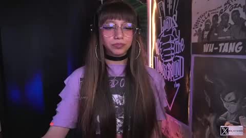 Snapshot of elle_uwu chatting on October 15, 4:51 pm follow me on instagram . online show from October 15, 4:51 pm