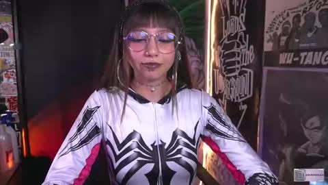 Snapshot of elle_uwu chatting on October 24, 2:46 pm follow me on instagram . online show from October 24, 2:46 pm