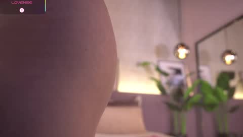 Snapshot of ellediane chatting on February 12, 10:38 pm Elle Diane online show from February 12, 10:38 pm