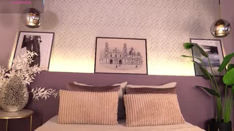 Snapshot of ellediane chatting on March 9, 10:25 pm Elle Diane online show from March 9, 10:25 pm