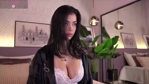 Snapshot of ellediane chatting on March 17, 10:35 pm Elle Diane online show from March 17, 10:35 pm