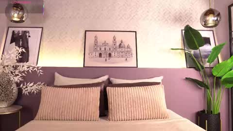 Snapshot of ellediane chatting on March 18, 10:24 pm Elle Diane online show from March 18, 10:24 pm