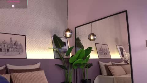 Snapshot of ellediane chatting on March 21, 10:57 pm Elle Diane online show from March 21, 10:57 pm