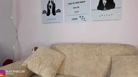 Snapshot of ellegisellee chatting on February 15, 10:44 am Yiss online show from February 15, 10:44 am