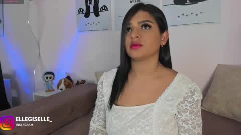 Snapshot of ellegisellee chatting on October 16, 3:07 am Yiss online show from October 16, 3:07 am