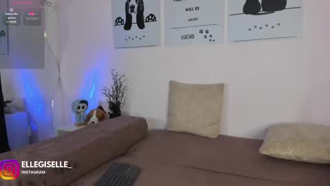 Snapshot of ellegisellee chatting on November 2, 2:58 am Yiss online show from November 2, 2:58 am