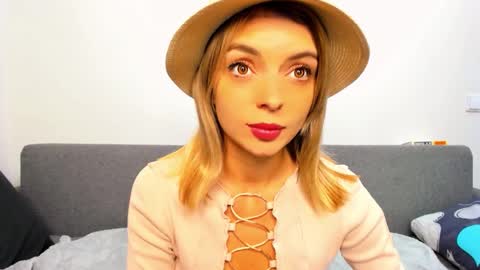 ellen_flow online show from November 11, 9:15 pm