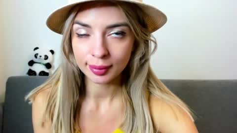 Snapshot of ellen_flow chatting on July 28, 9:03 pm ellen_flow online show from July 28, 9:03 pm