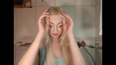 Snapshot of ellenmiss chatting on September 10, 4:23 am EllenMiss online show from September 10, 4:23 am