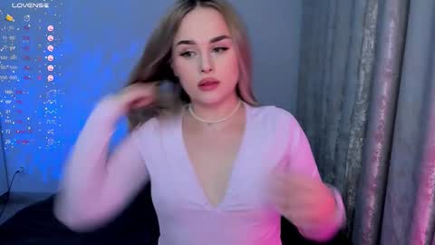 Snapshot of ellensoftt chatting on January 18, 12:53 pm Maria online show from January 18, 12:53 pm