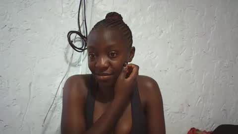 Snapshot of ellerah chatting on November 3, 12:39 pm aishamalia online show from November 3, 12:39 pm