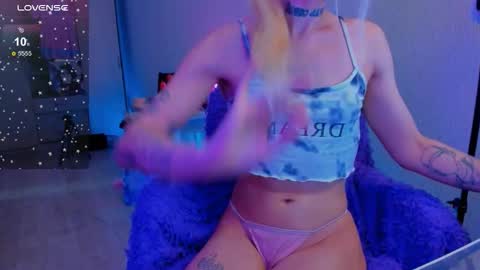 Ellie online show from March 5, 5:42 pm