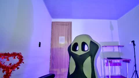 ellie_cute7 online show from May 16, 7:23 pm