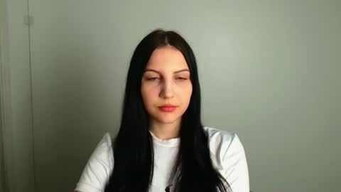 Snapshot of ellie_esmi chatting on May 20, 12:11 pm ellie_esmi online show from May 20, 12:11 pm