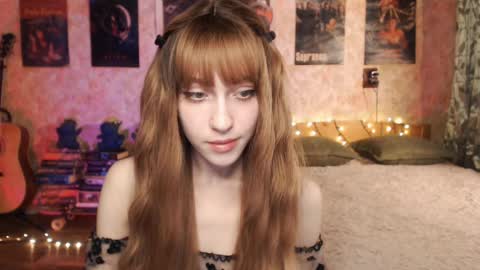 ellie_friendly online show from December 4, 11:46 pm