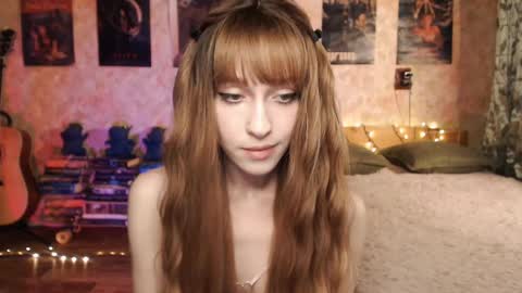 ellie_friendly online show from December 6, 2:46 am