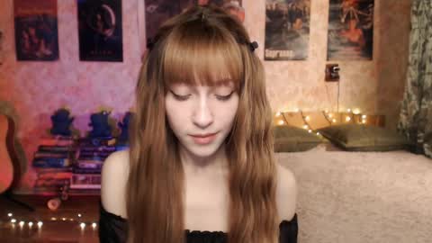 ellie_friendly online show from December 18, 12:43 am